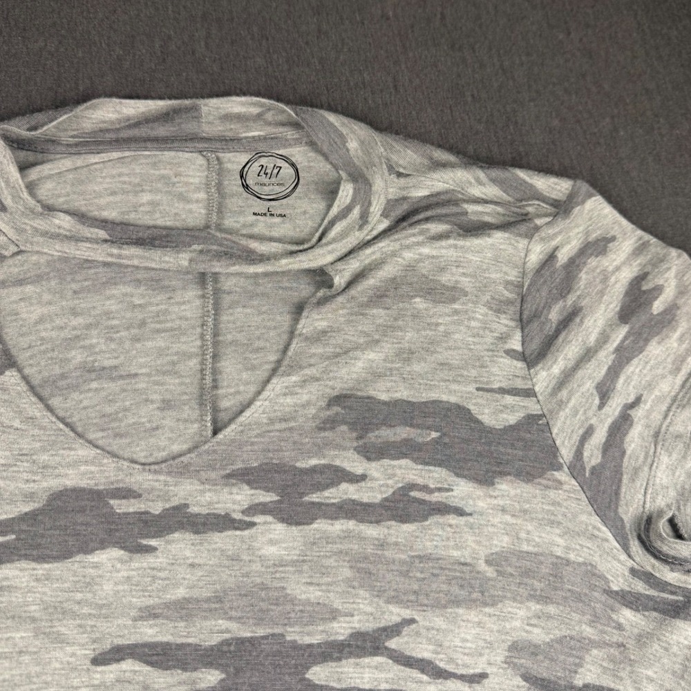 24/7 maurices Camouflage Choker Neck V-Neck T-Shirt‎ Top Womens Size L Made USA